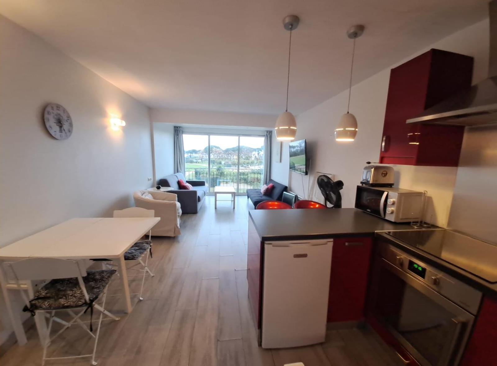 Gasyan - Golfe De St-Tropez - Appartement Aves Acces Plage Dans Residence Avec Piscine Gassin Esterno foto